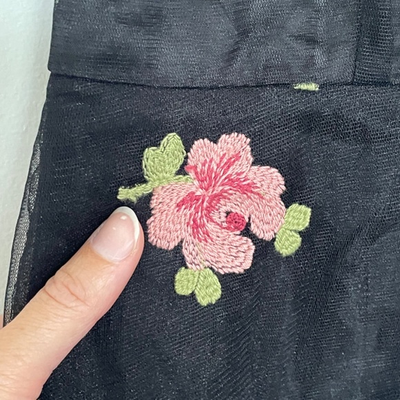 50s style party dress with embroidered flowers - Picture 3 of 5